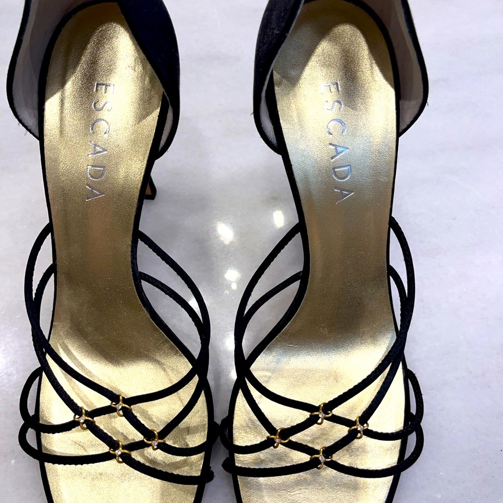 Black Escada classic sandals for a nice evening dinner